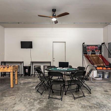 Amazing Downtown Location For Groups! Villa Little Rock Bagian luar foto